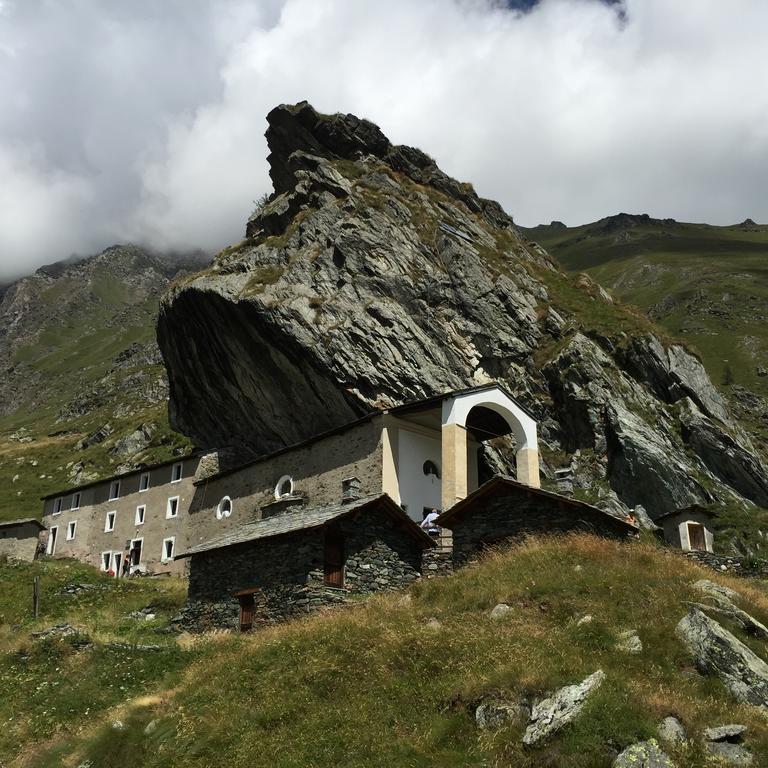 La Casa Dei Nonni Con Spa Privata Su Richiesta Pont Canavese Exterior foto